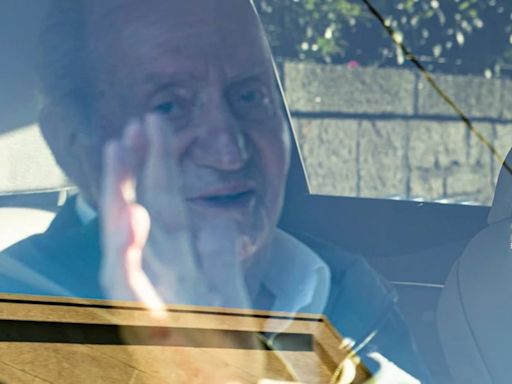 El rey Juan Carlos dice adiós a Sanxenxo tras una visita de lo más atípica