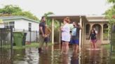 “Nos dio mucho miedo”: un día después de las lluvias las calles de North Miami siguen inundadas