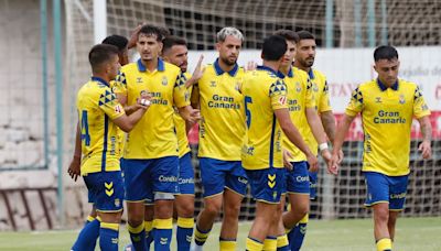 Álex Muñoz y Januzag marcan su primer gol como amarillos en la victoria ante el Al Shabab