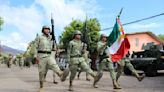 Desfila Ejército y Guardia Nacional en Aguililla, Michoacán