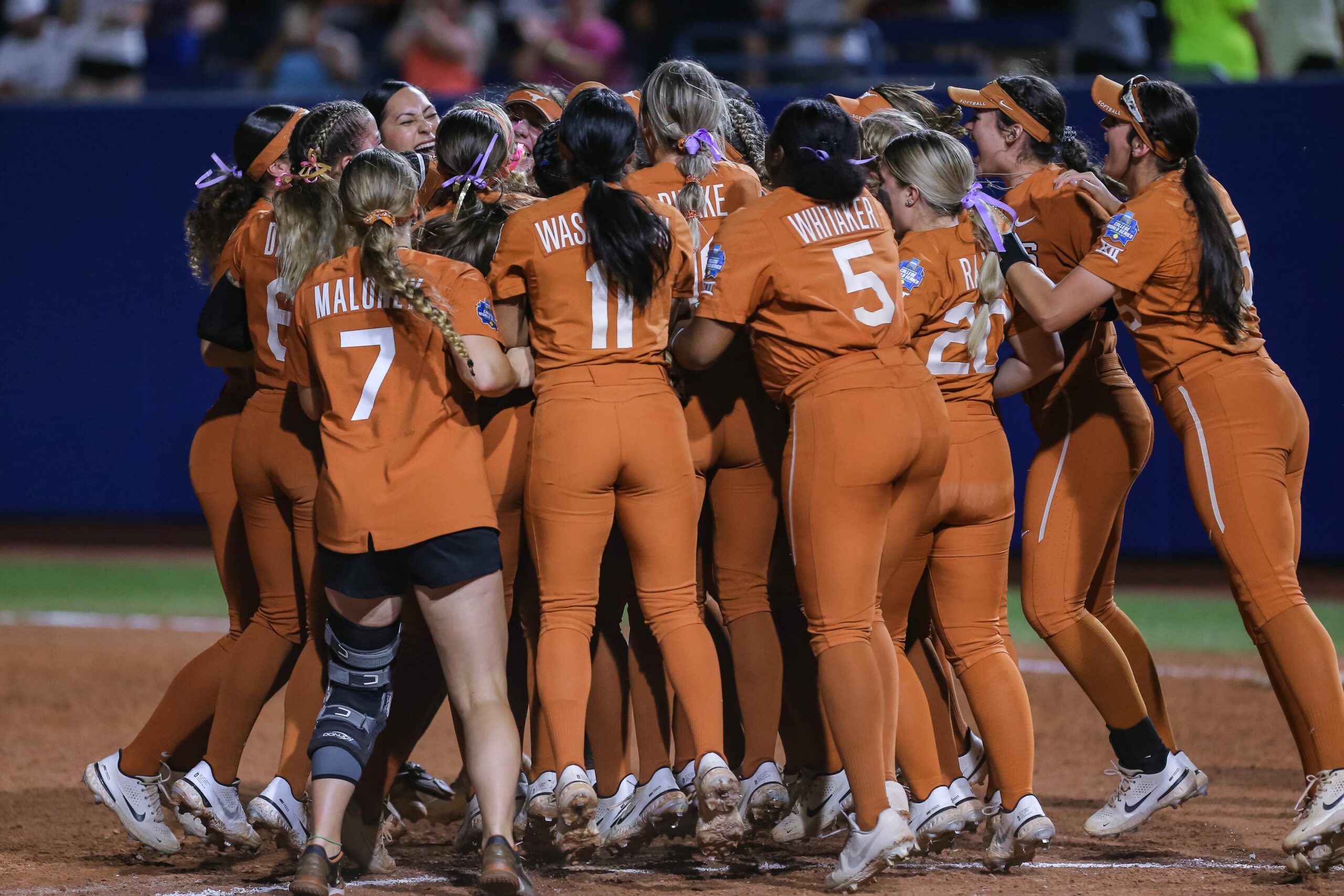 Texas softball wins Big 12 regular season title