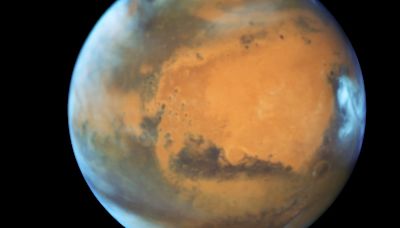 Study raises hope of finding life on Mars after indication of water, scientists say