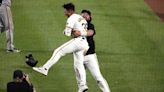 Pirates top Giants in 10