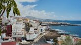 Extreme heat forces school closures and rekindles wildfire on the Canary Islands