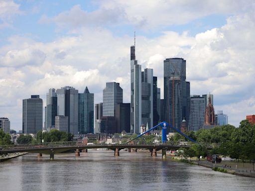 Deutsche Banken fahren Bewerbersuche hoch - mehr Jobangebote