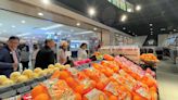 拓展雲林蔬果市場 張麗善參訪馬國超市觀察市場