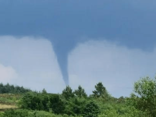 Watch as 'Tornado’ sweeps across Irish town with everyone saying the same thing