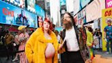 Un hot dog gigante sorprende en Times Square