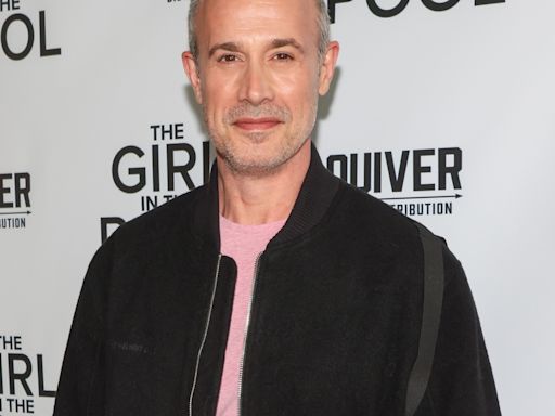 Freddie Prinze Jr. Reveals Secret About She's All That You Have to See to Believe - E! Online