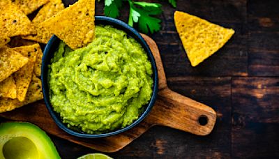 Bobby Flay's Guacamole Hot Take Is Truly Polarizing