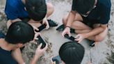 China quiere limitar el tiempo que los menores de edad pasan en Internet a no más de dos horas al día en sus teléfonos