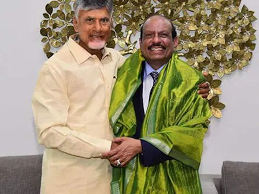 Lulu Group Chairman Yusuf Ali meets Chandrababu Naidu, to invest in Andhra again - The Economic Times