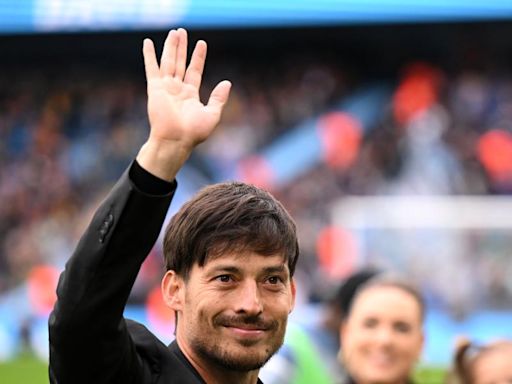 David Silva recibe el homenaje de la afición del City