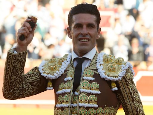 El matador español Talavante torea en la feria mexicana de San Marcos