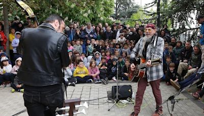 'El Drogas' vuelve a rendir tributo a Barricada 42 años después de su primer concierto