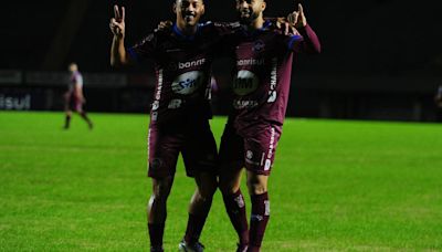 Alívio e volta por cima: jogadores do Caxias comemoram vitória sobre a Aparecidense | Pioneiro