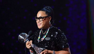 'Paid less, but win more': South Carolina's Dawn Staley fights for equity in ESPYs speech