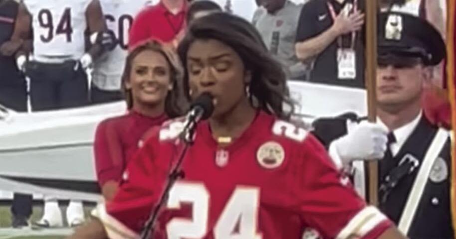 Yates sings National Anthem at Chiefs game