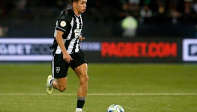 Botafogo encaminha empréstimo de Segovinha para clube árabe