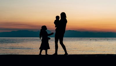 Cómo la maternidad daña la carrera profesional de las mujeres