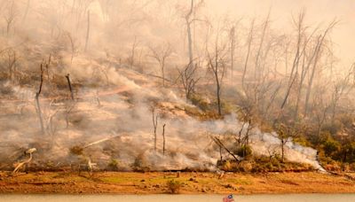 Thousands told to flee raging California wildfire