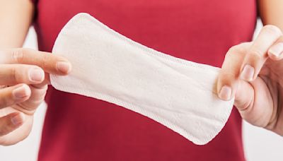 Estudio revela que las niñas empiezan a tener la menstruación antes - La Opinión