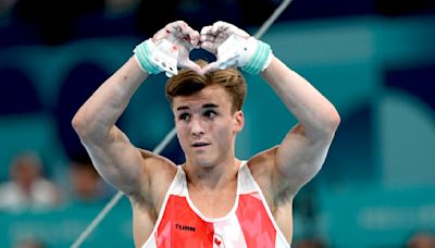 Canadian gymnast Felix Dolci suffers freak accident on high bar — draws roaring ovation for finishing Olympic routine: 'I've never seen this happen before'