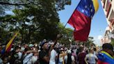 Venezuela: Venezolanos hacen fiesta en las calles de Colombia 'ilusionados con un cambio' en su país