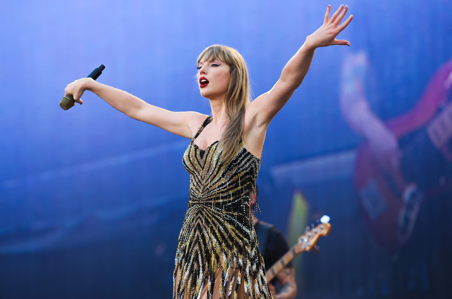 Taylor Swift Accidentally Inhales a Bug, Has a Piano Malfunction & Debuts Dresses in Milan