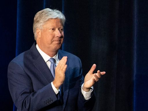 Gateway megachurch pastor Robert Morris resigns, victim says church knew of abuse