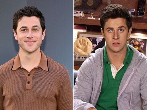 David Henrie Recalls “How I Met Your Mother” Fans Tried to Bribe Him with Drinks Over...