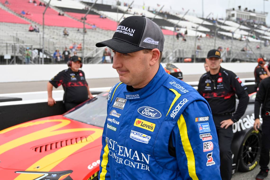 NASCAR at St. Louis live updates: Michael McDowell starting Cup Series race from pole