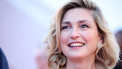 Julie Gayet : frappée de plein fouet par la ménopause, elle se confie