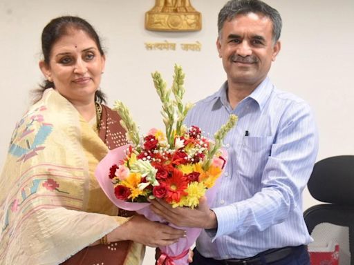 Maharashtra gets first woman chief secretary; Sujata Saunik takes charge | Today News