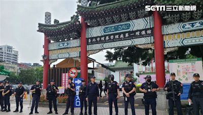 10名車送行！河溝頭大哥母一殯公祭 400黑幫份子到場弔唁