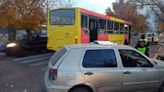 Seis personas, entre ellos dos niños, resultaron heridas tras un choque entre un auto y colectivo | Policiales