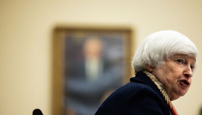 Yellen Echoes Powell Saying Labor Market Now Less Inflationary