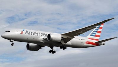 Ações da American Airlines afundam após saída de executivo e corte de estimativas