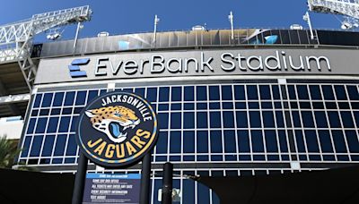 Jaguars, Jacksonville mayor reach deal on stadium renovations