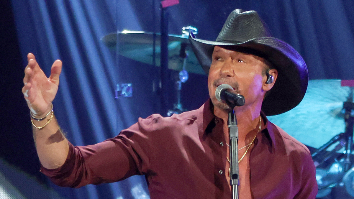 Tim McGraw Posts Video Of Epic Surprise To Mark 20th Anniversary Of This Genre-Blending Duet | iHeartCountry Radio