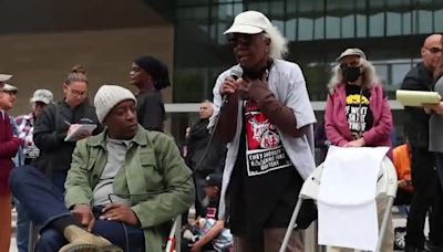 Protesta en Los Ángeles contra debate del Supremo sobre legalidad de dormir en la calle