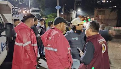 Autoridades limpian viviendas tras desbordamiento de río en Edomex