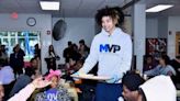 Orlando Magic players, coaches, staff serve Thanksgiving breakfast at Coalition for the Homeless