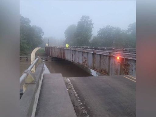 Boat hits Grosse Tete Bridge in Iberville Parish; closed until further notice