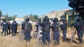 Investigan a policías de Oaxaca por aparecer armados en un video de corridos tumbados