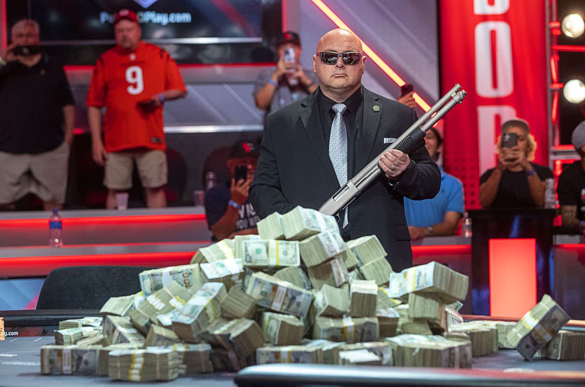 Tamayo wins the World Series of Poker in Las Vegas, earns $10 million and gold bracelet