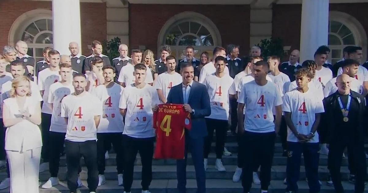 Spanish Prime Minister greets Euro 2024 winners