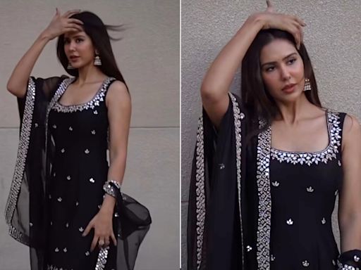 Sonam Bajwa Makes Us See Stars In The Day With Her In A Black Salwar Suit