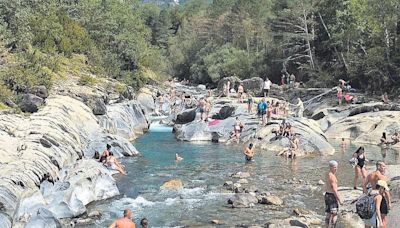 El director de ‘La Casa de Papel’ carga contra el turismo masivo en el Pirineo aragonés: “Los influencers rompieron la baraja "