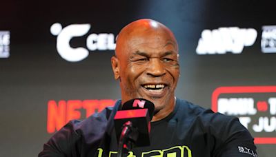 La Nación / Mike Tyson se sintió mal en pleno vuelo